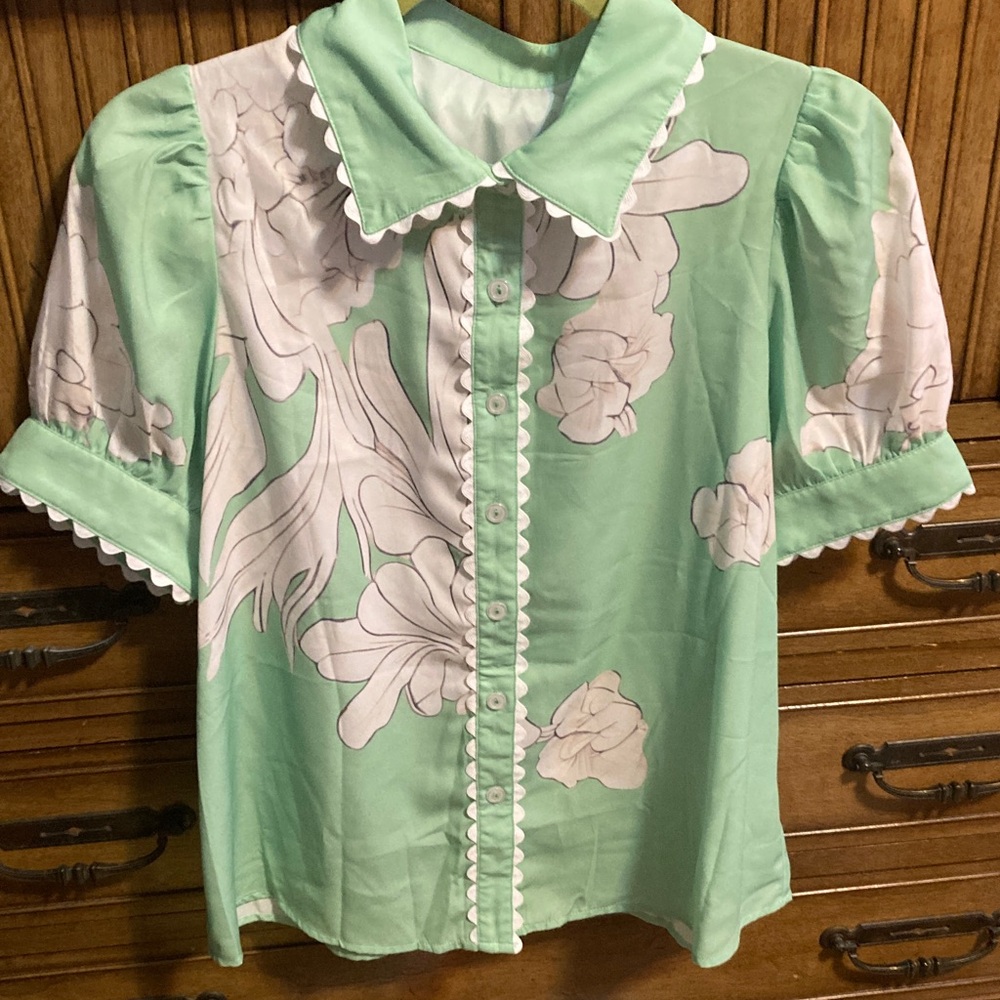Green Floral puff Sleeve Button-Up Blouse